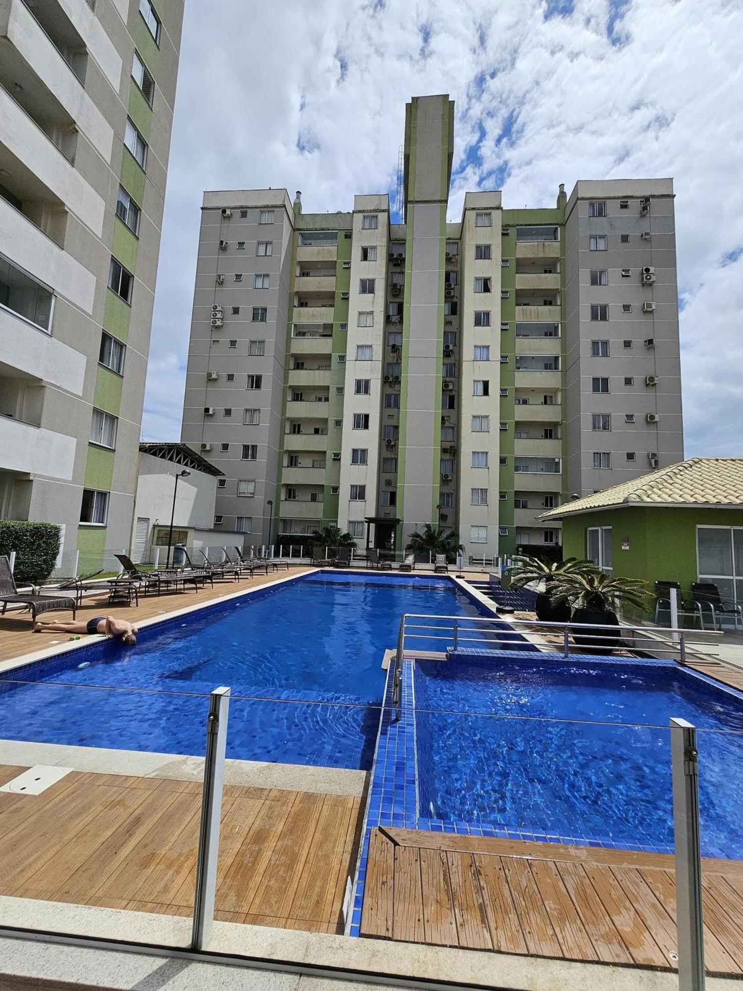 Apartamento a 250 metros da praia, uma vaga de garagem coberta Piçarras Exterior foto