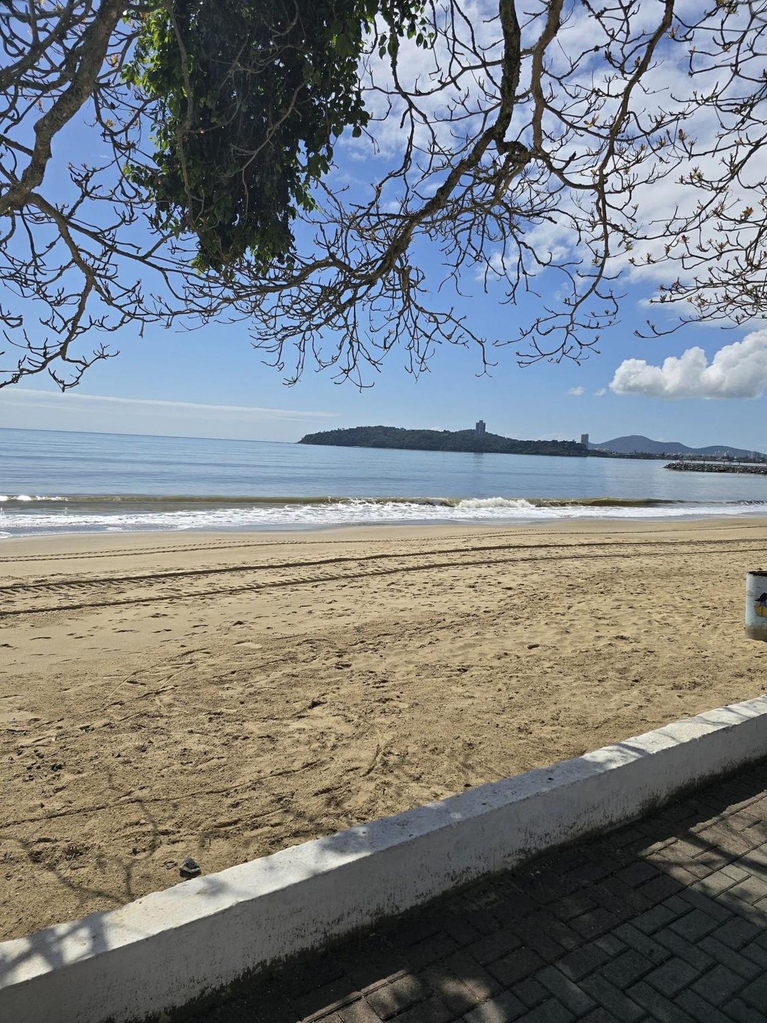 Apartamento a 250 metros da praia, uma vaga de garagem coberta Piçarras Exterior foto