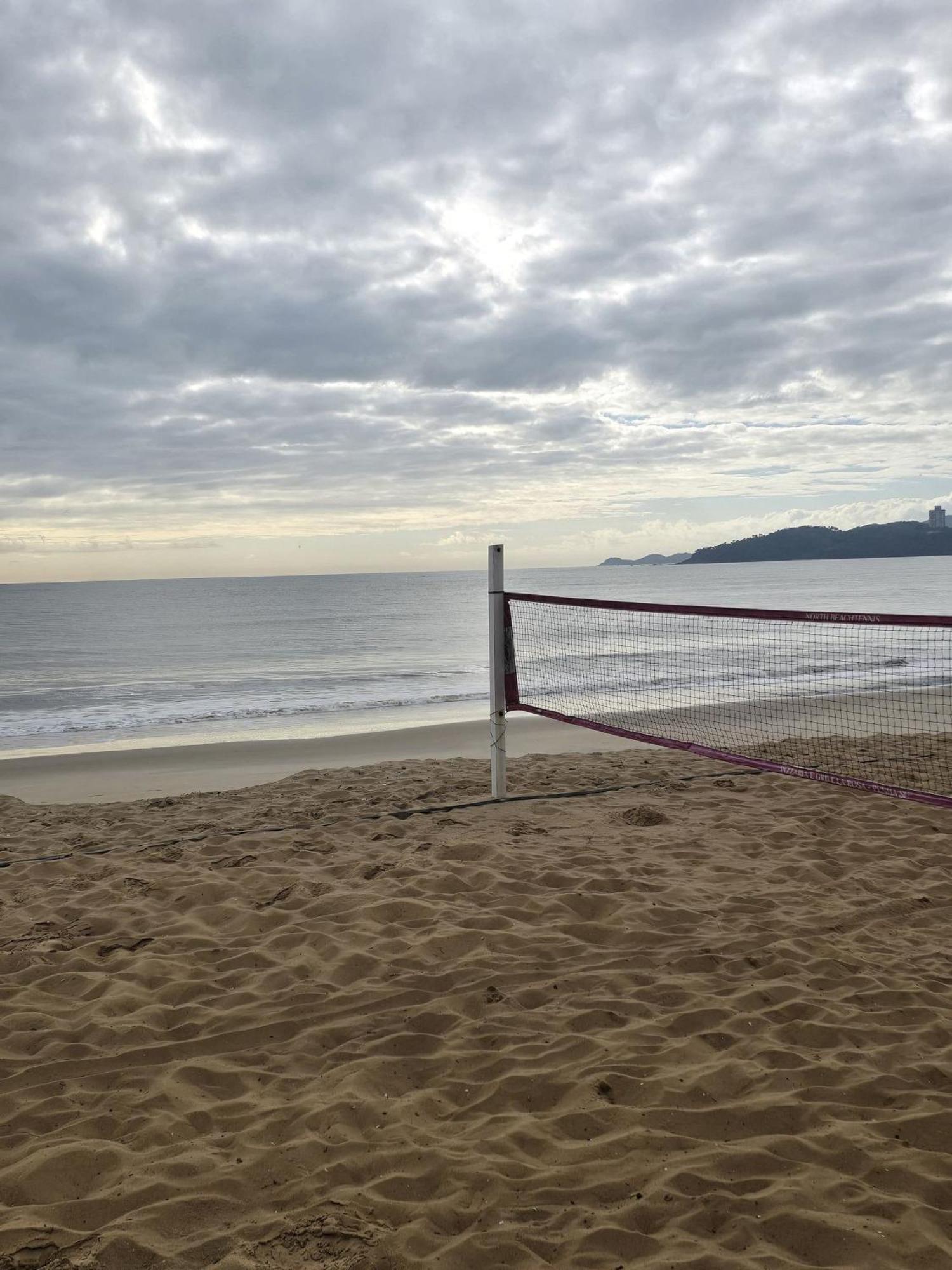Apartamento a 250 metros da praia, uma vaga de garagem coberta Piçarras Exterior foto