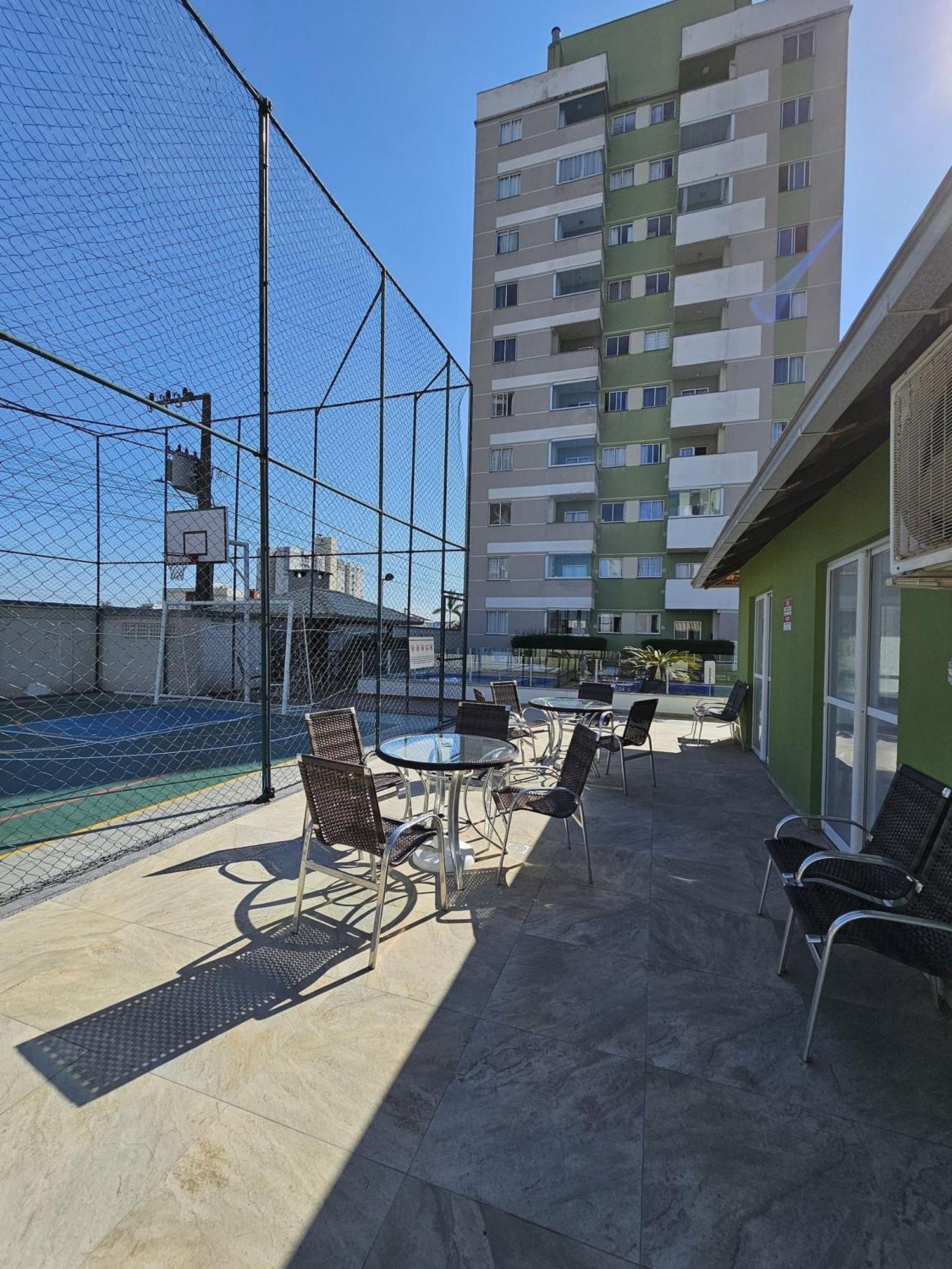 Apartamento a 250 metros da praia, uma vaga de garagem coberta Piçarras Exterior foto