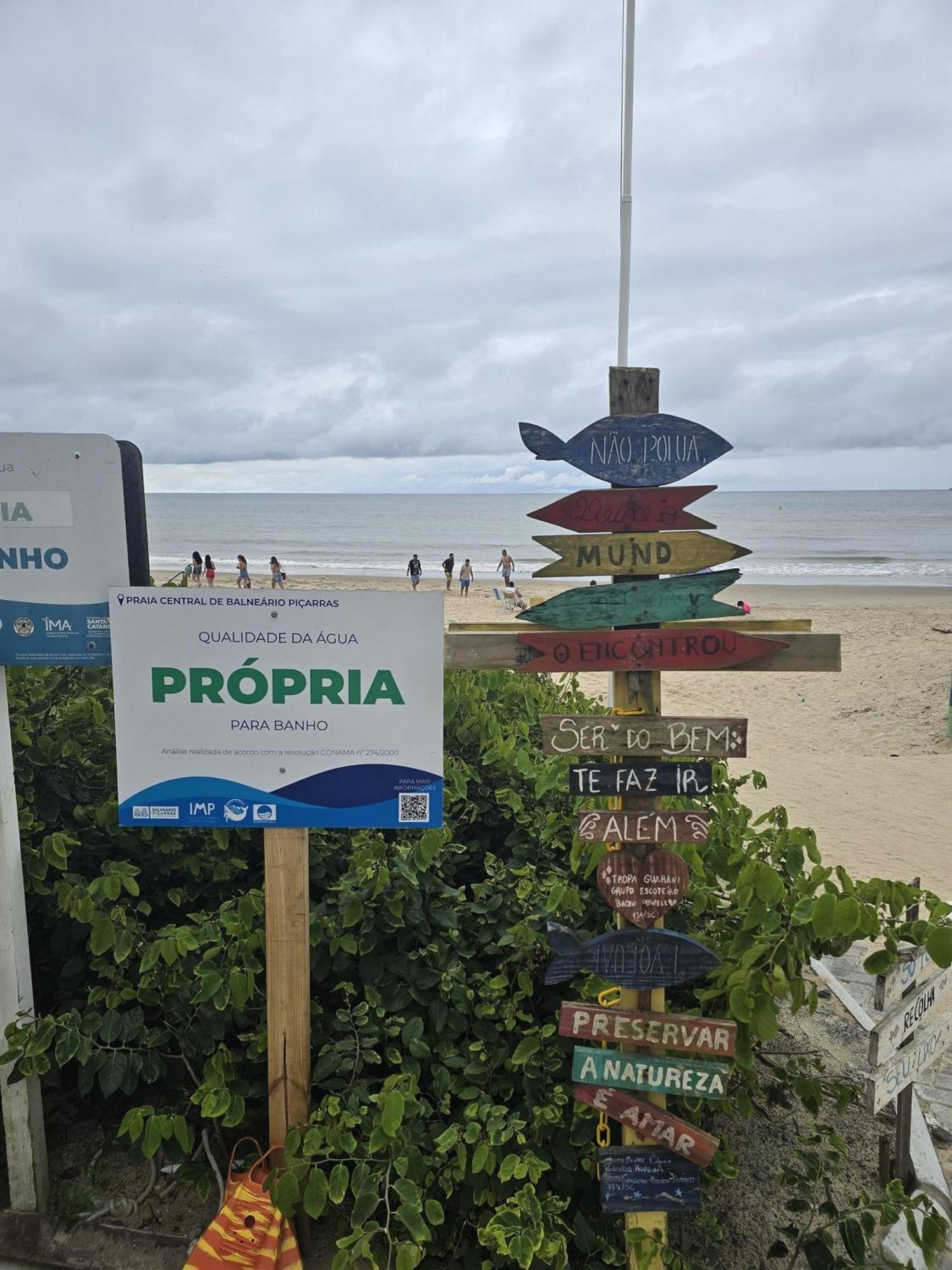 Apartamento a 250 metros da praia, uma vaga de garagem coberta Piçarras Exterior foto